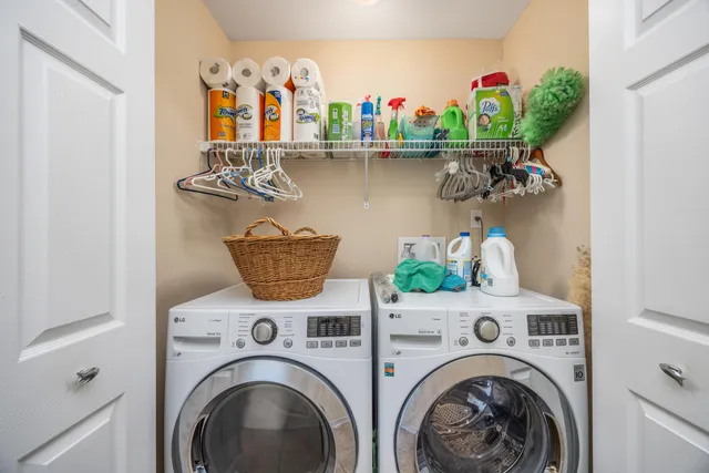 a view of entryway with washer and dryer