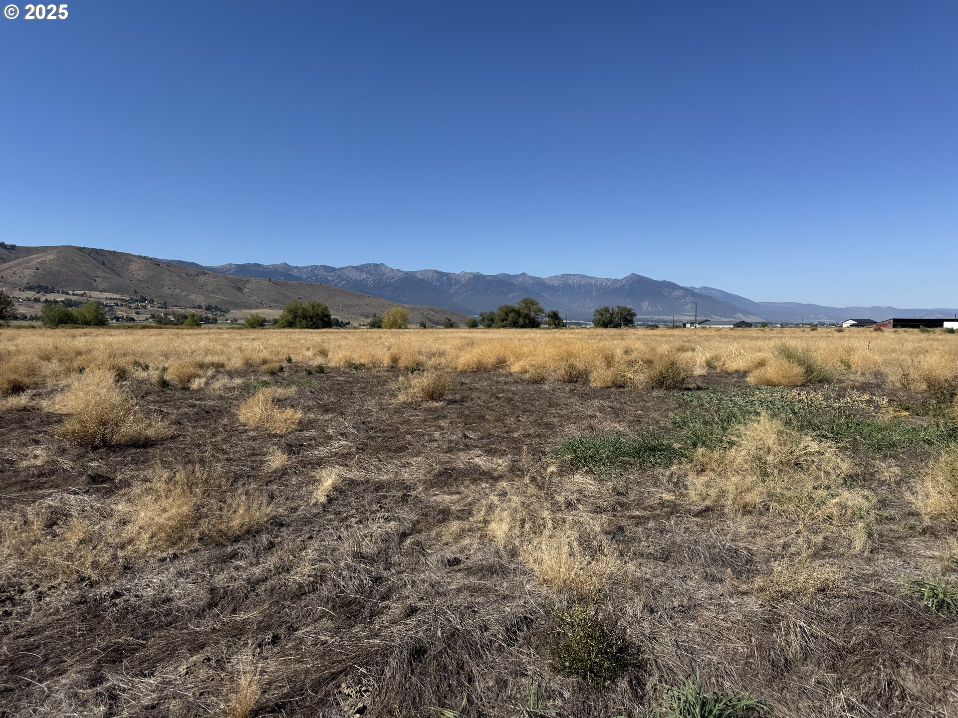 0 17th Street, Unit 3 Baker City, OR 97814 - Photo 2 of 4 a view of an ocean and a mountain