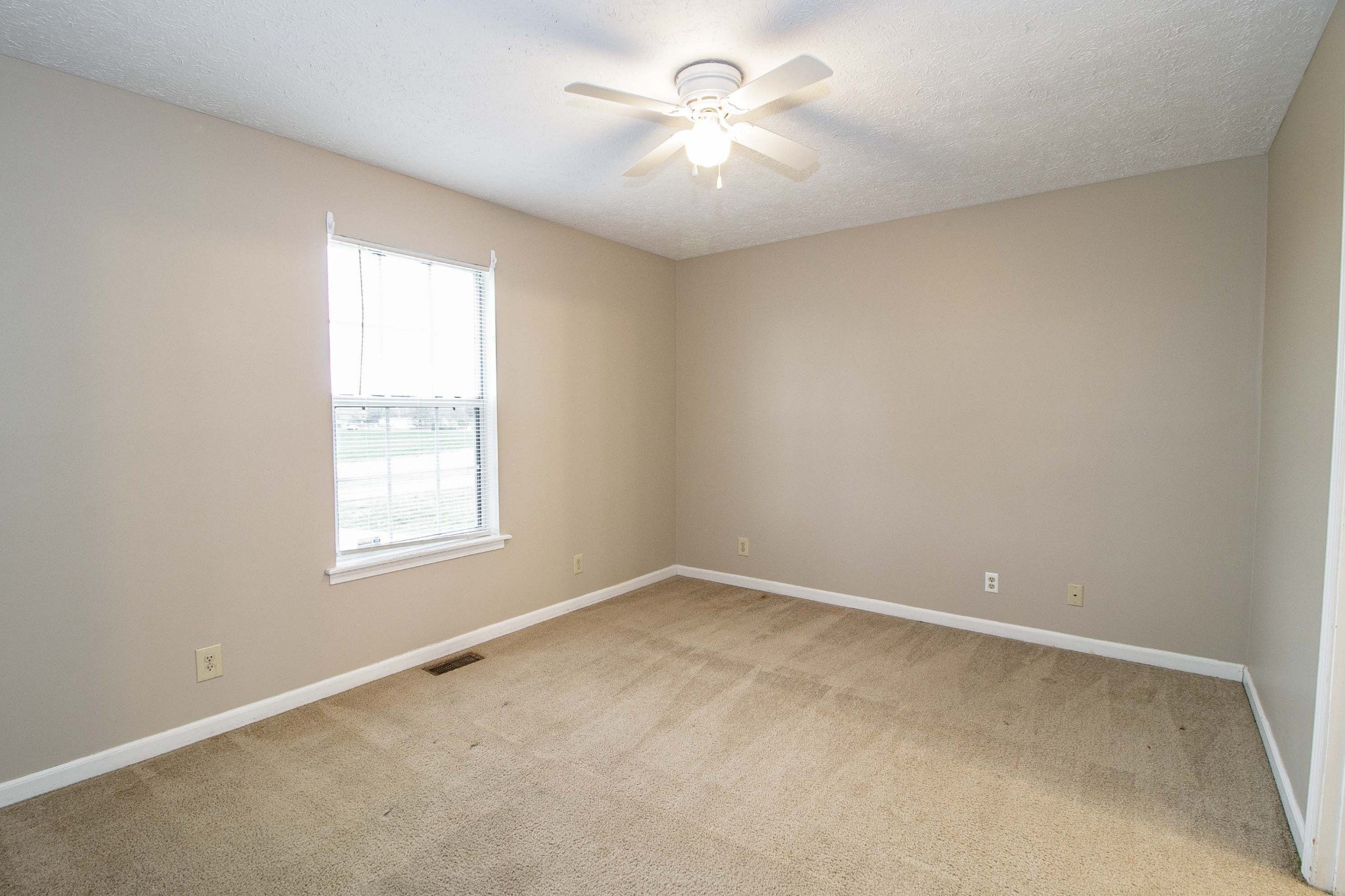 330 Hugh Hunter Road Oak Grove, KY 42262 - Photo 15 of 35