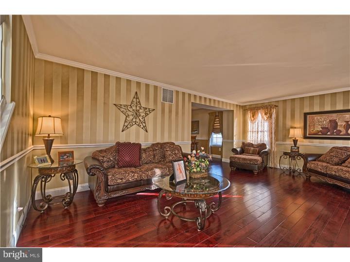29 Haddock Drive Sewell, NJ 08080 - Photo 3 of 23 Living Room