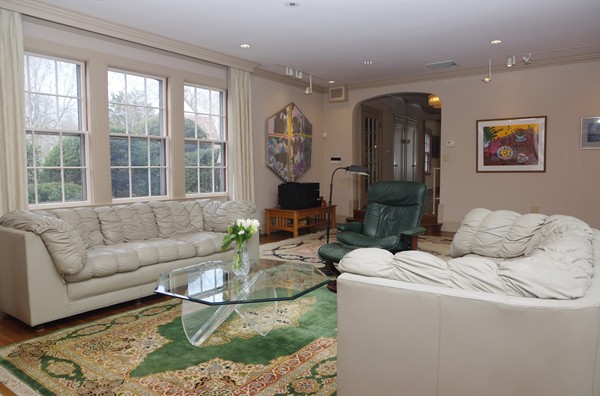 228 Dean Road Brookline, MA 02445 - Photo 9 of 24