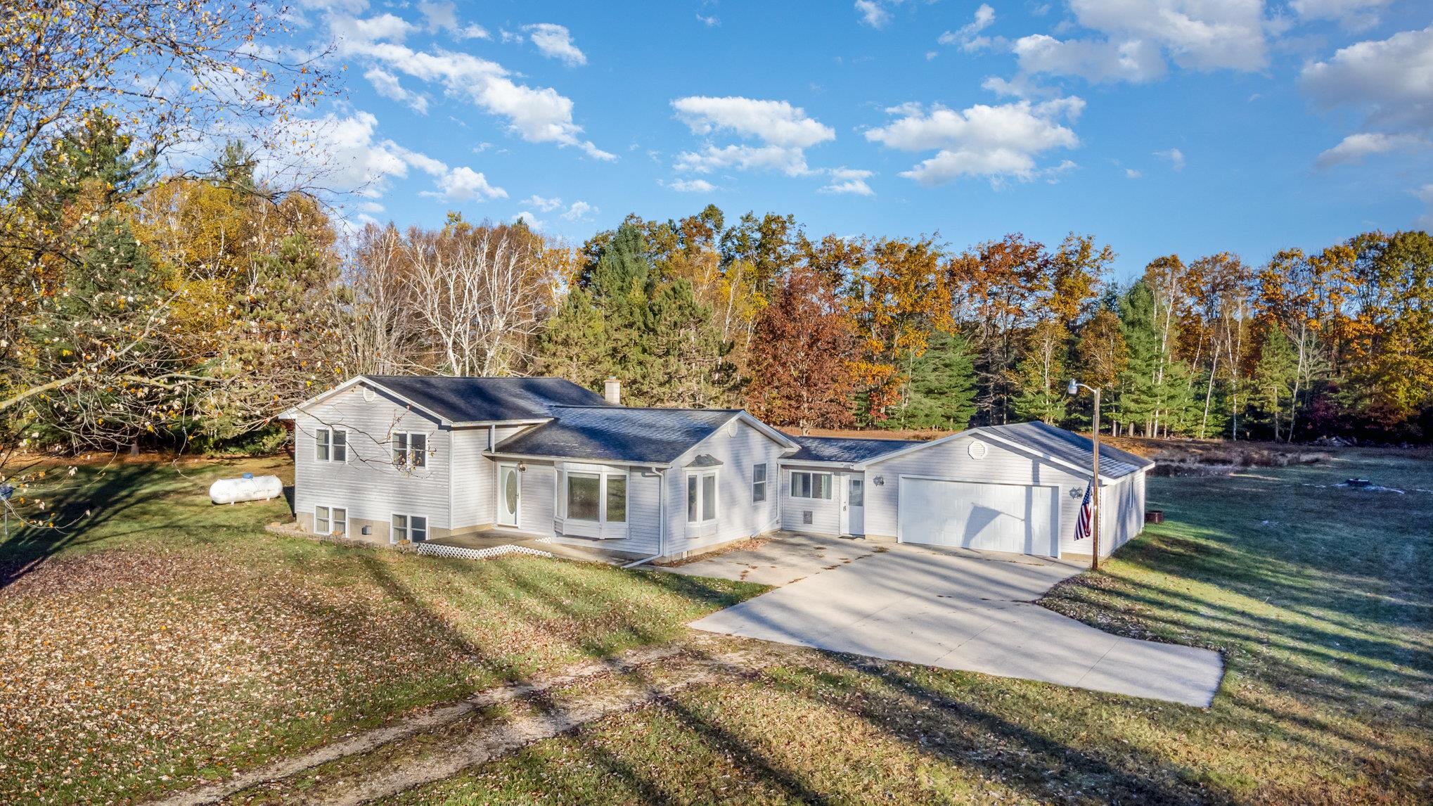 3534 West Coleman Road Farwell, MI 48622 - Photo 1 of 36 1939971-47931130-1cbe-46c9-92cc-83747b76628b.JPG