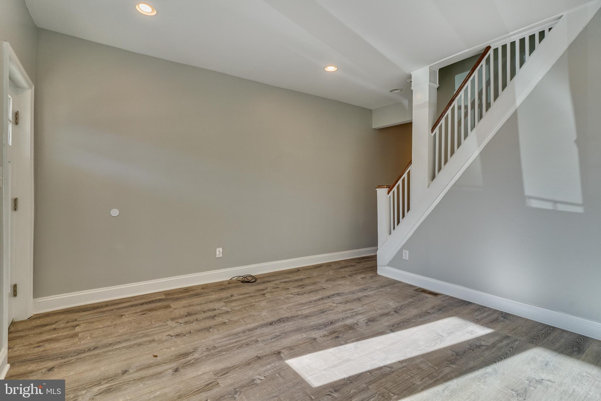 438 Ripka Street Philadelphia, PA 19128 - Photo 3 of 21