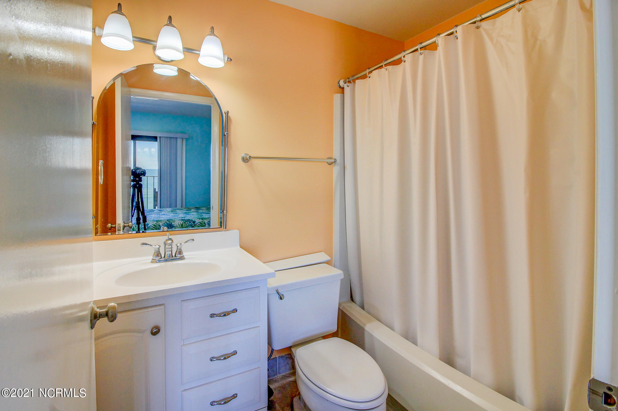 1505 Salter Path Road, Unit 503 Indian Beach, NC 28512 - Photo 15 of 37 Master Bath