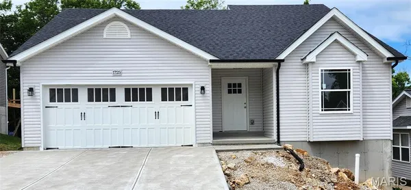 $319,900 | 1725 12 Oaks Place, Pevely, MO 63070