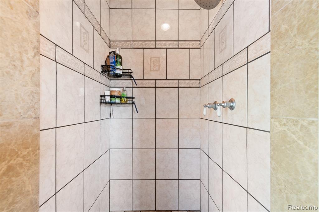 9269 Dixon Road Monroe, MI 48161 - Photo 10 of 57