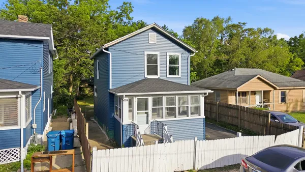 $230,000 | 424 Titsworth Court, Aurora, IL 60505