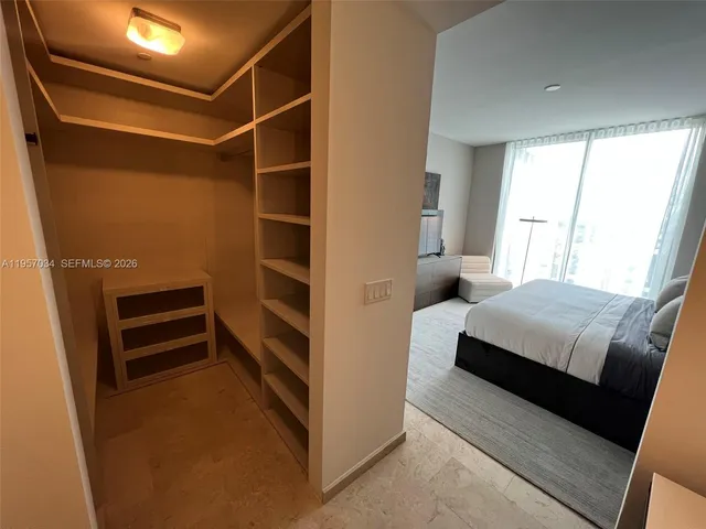 $7,500 | 88 Southwest 7th Street, Unit 2404, Miami, FL 33130