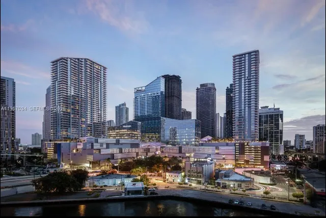 $7,500 | 88 Southwest 7th Street, Unit 2404, Miami, FL 33130