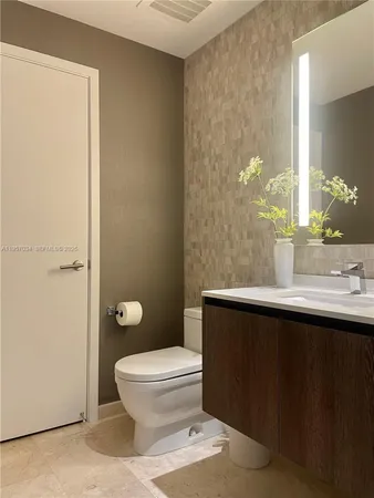 $7,500 | 88 Southwest 7th Street, Unit 2404, Miami, FL 33130