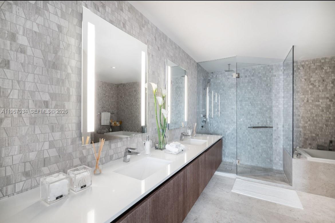 88 Southwest 7th Street, Unit 2404 Miami, FL 33130 - Photo 3 of 24