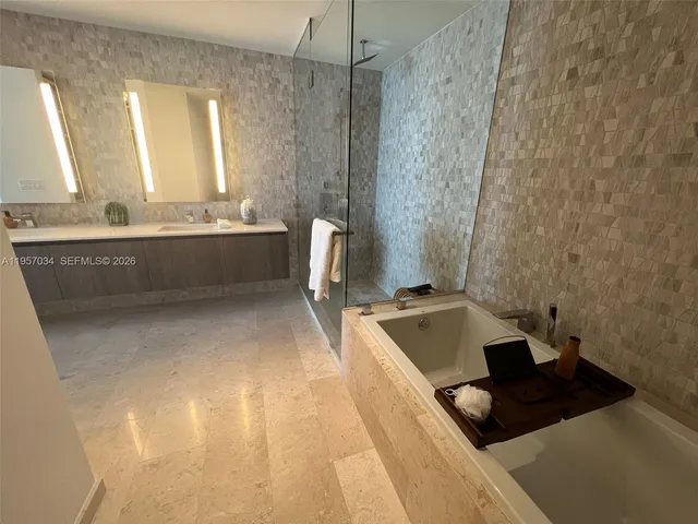 $7,500 | 88 Southwest 7th Street, Unit 2404, Miami, FL 33130