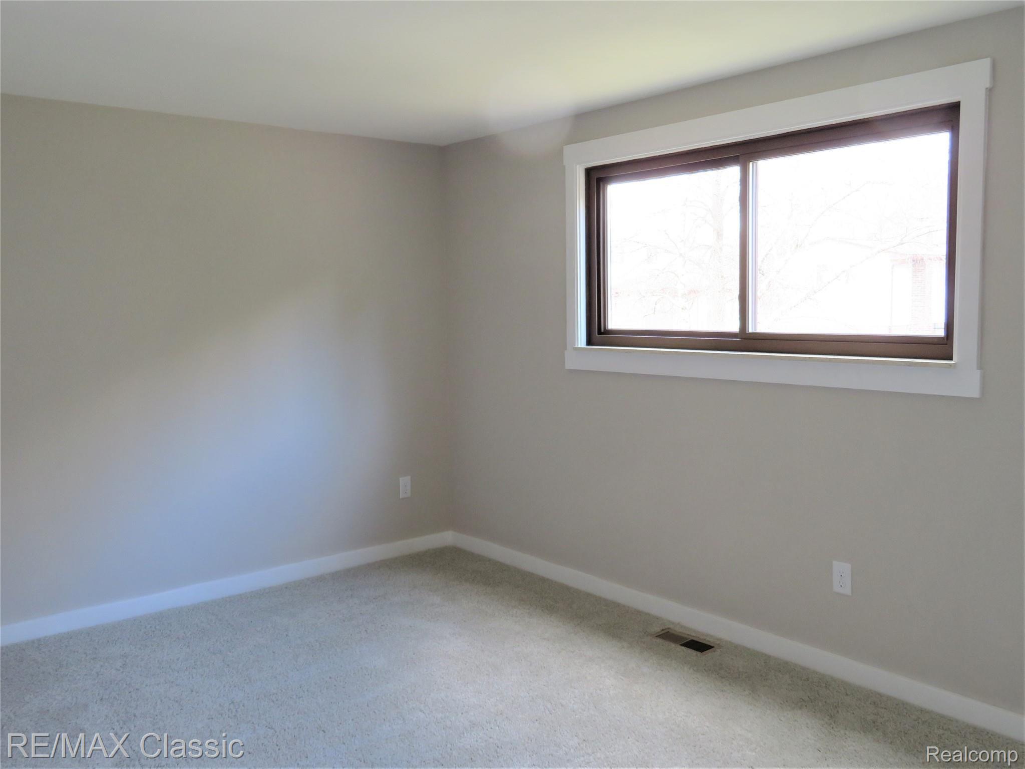 43032 Avon Road Canton, MI 48187 - Photo 22 of 37 Back bedroom #2.
