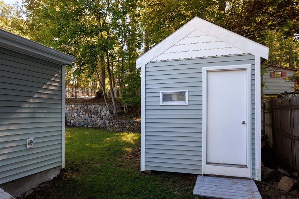 8 Freeman Avenue Webster, MA 01570 - Photo 22 of 24