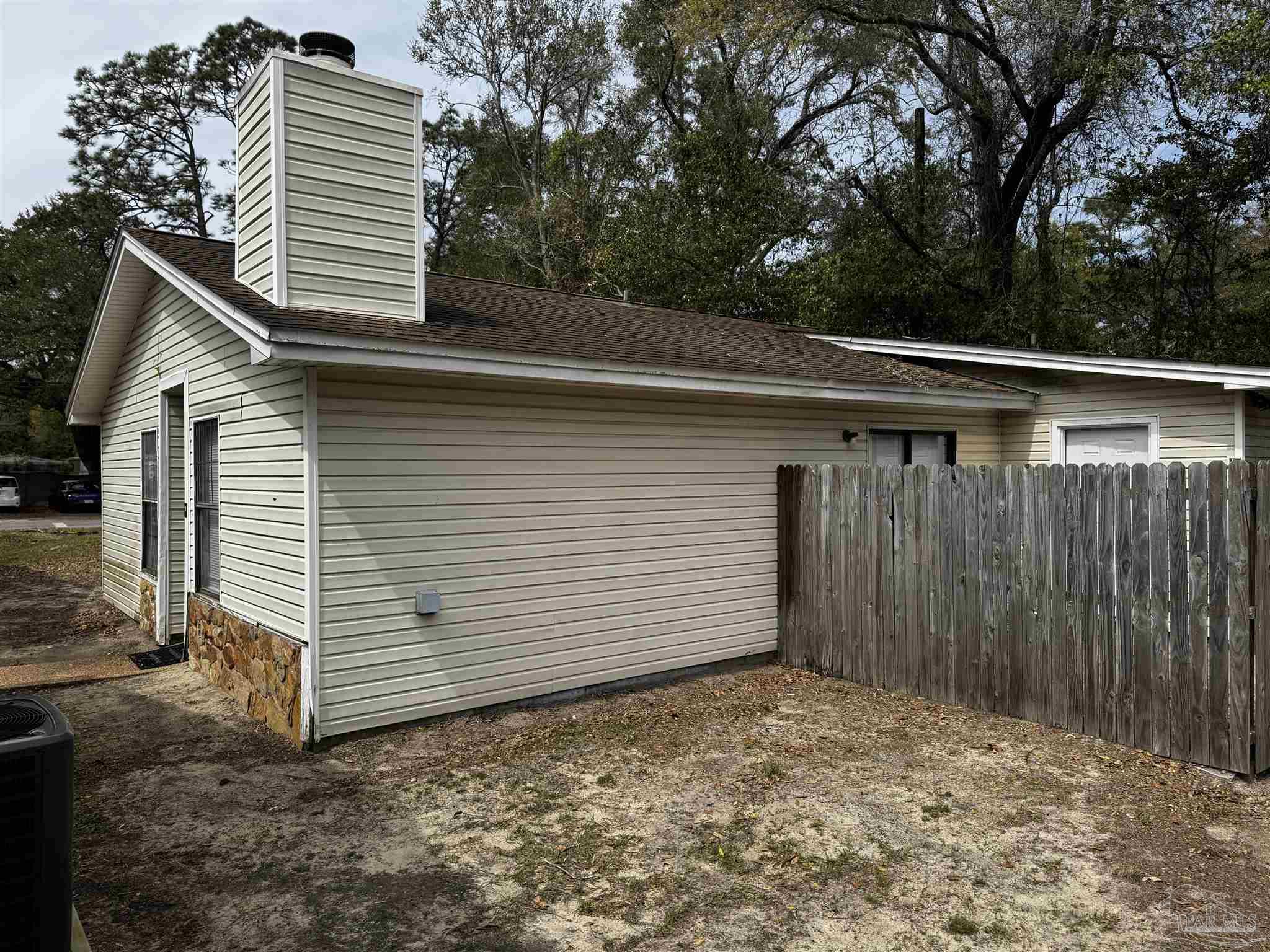 8210 Kipling Street, Unit B Pensacola, FL 32514 - Photo 4 of 17