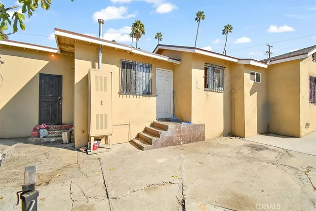 a view of a house with a outdoor space
