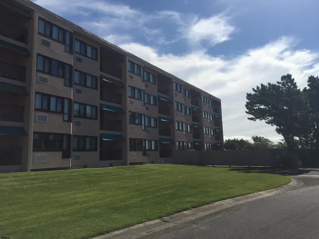 a view of building with yard