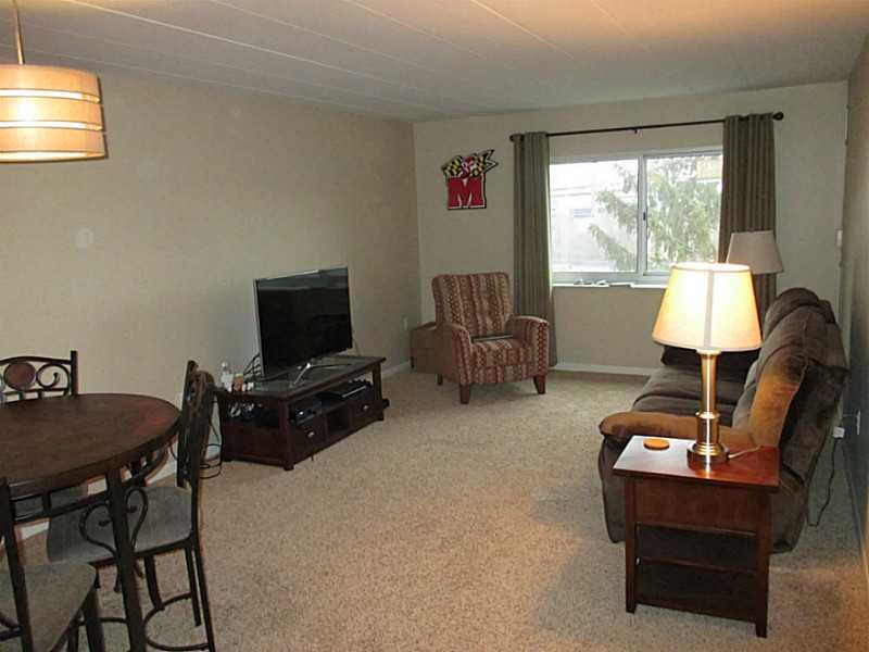 5 Bayard Road, Unit 621 Shadyside, PA 15213 - Photo 7 of 18 Living Room.