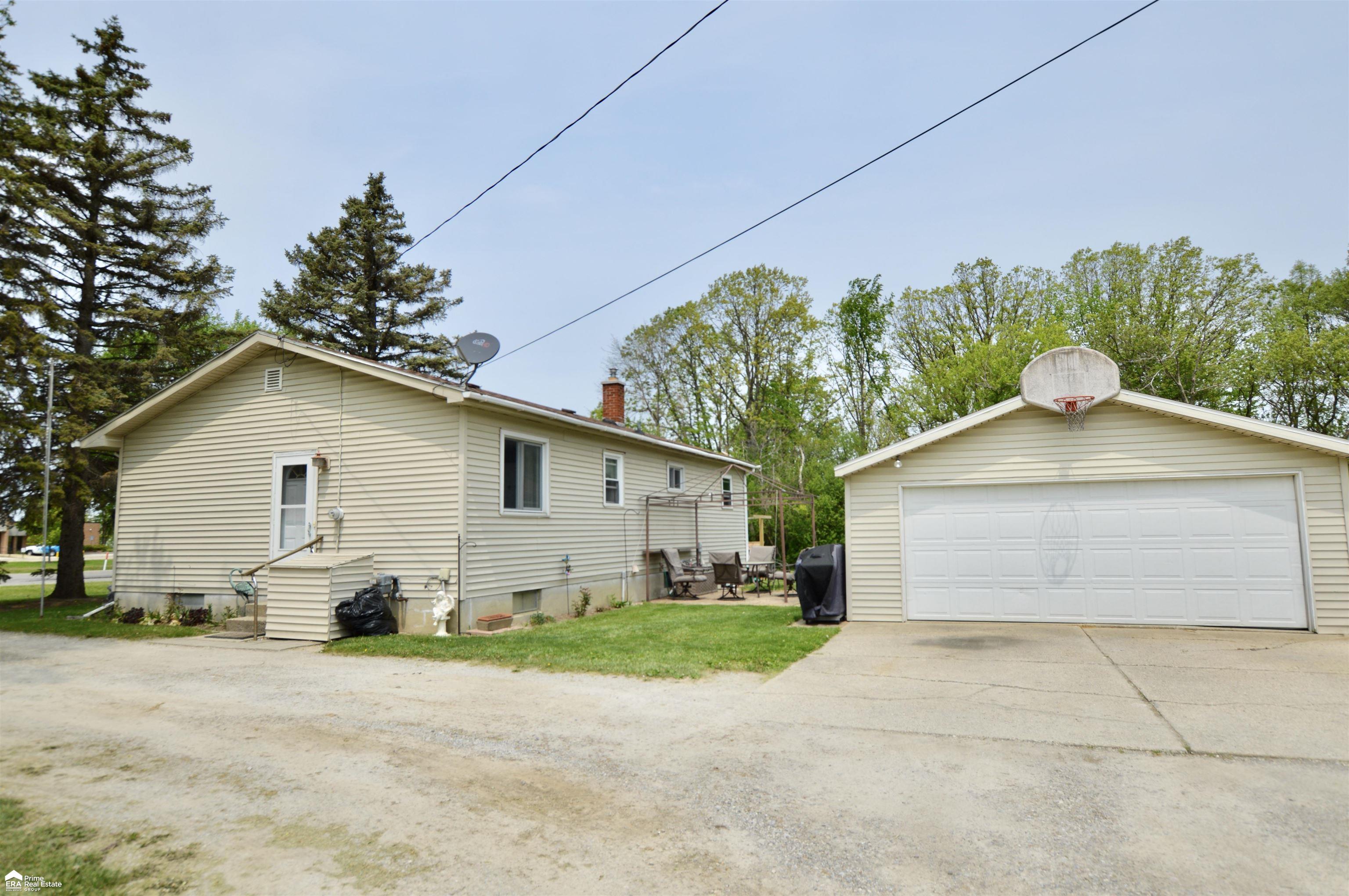 4407 Torrey Road Flint, MI 48507 - Photo 6 of 23 50109335-6.JPG