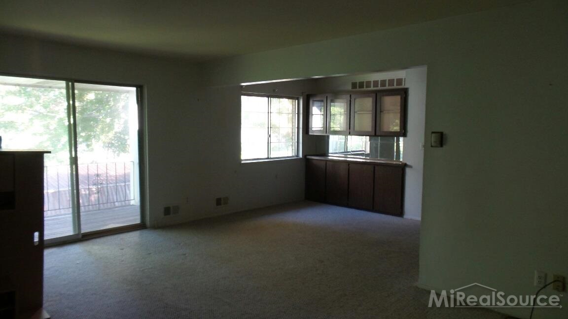 29181 Hayes Road, Unit C7 Warren, MI 48088 - Photo 3 of 12 31213694-2.JPG