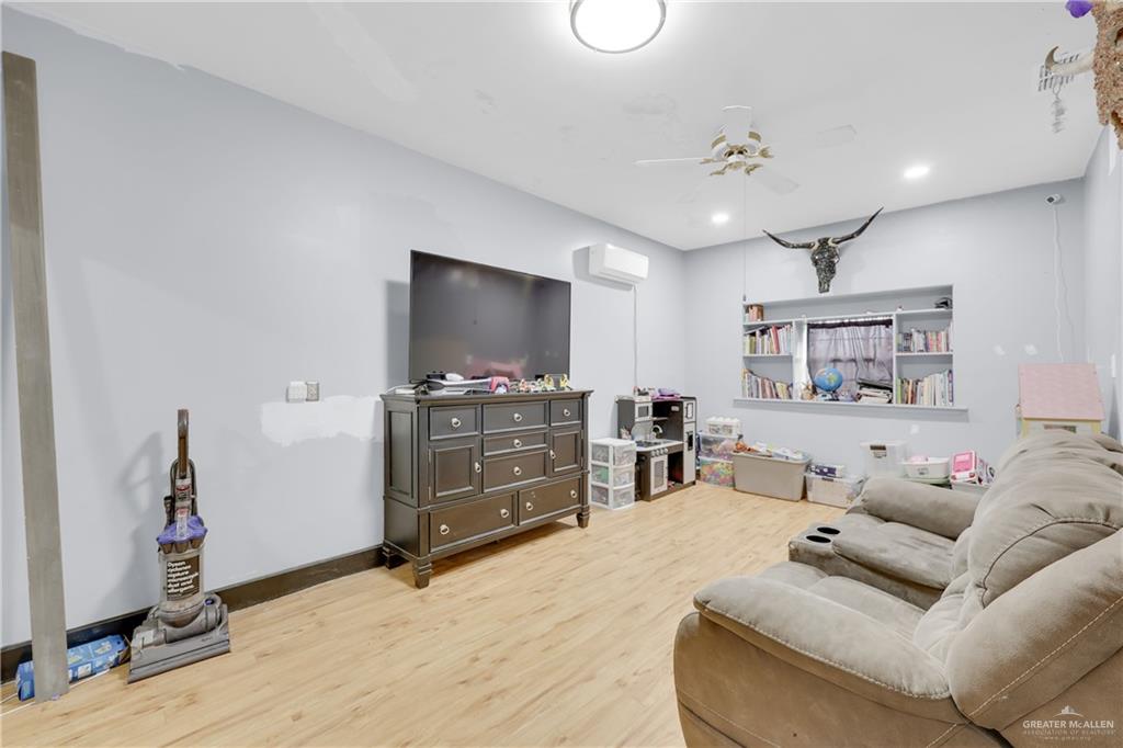 408 Violet Street Mission, TX 78572 - Photo 6 of 26