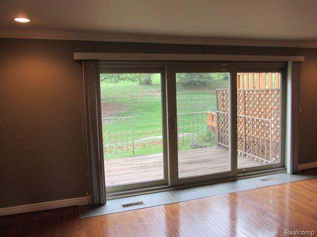 835 Oak Brook Ridge Drive Rochester Hills, MI 48307 - Photo 4 of 14