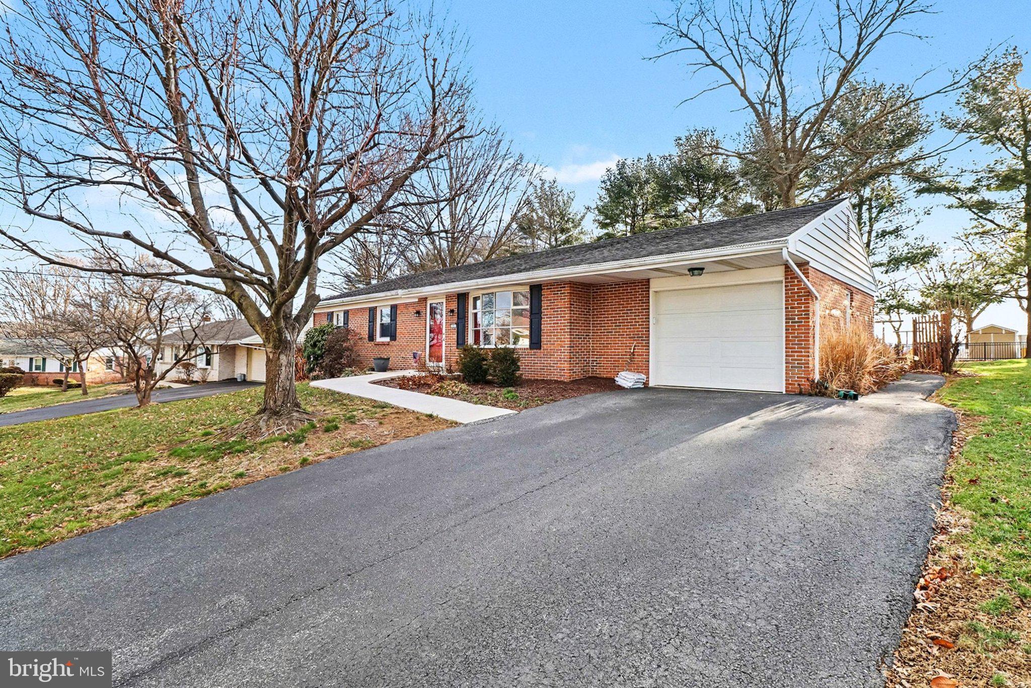 21 Dawn Avenue Akron, PA 17501 - Photo 27 of 37