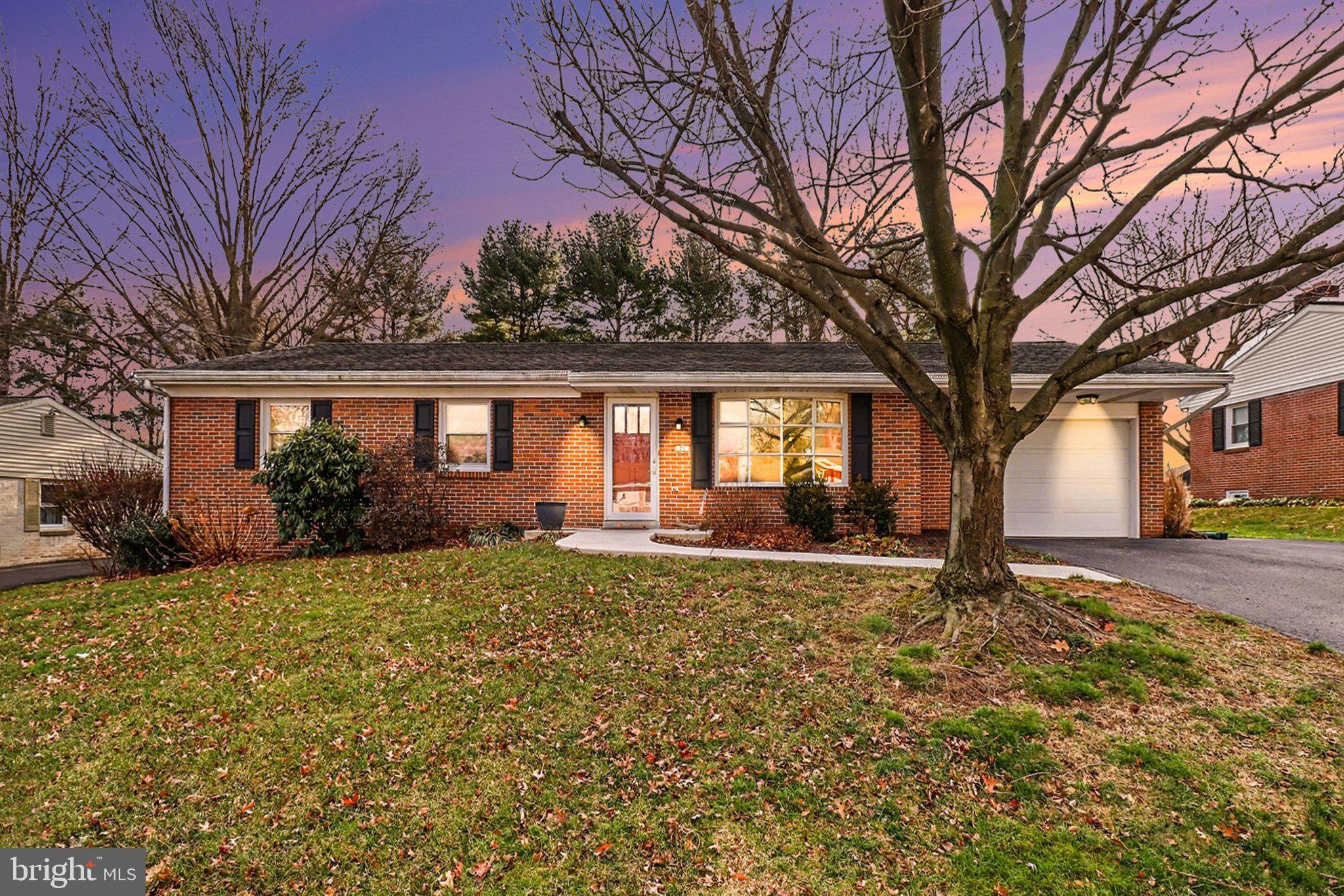 21 Dawn Avenue Akron, PA 17501 - Photo 4 of 37