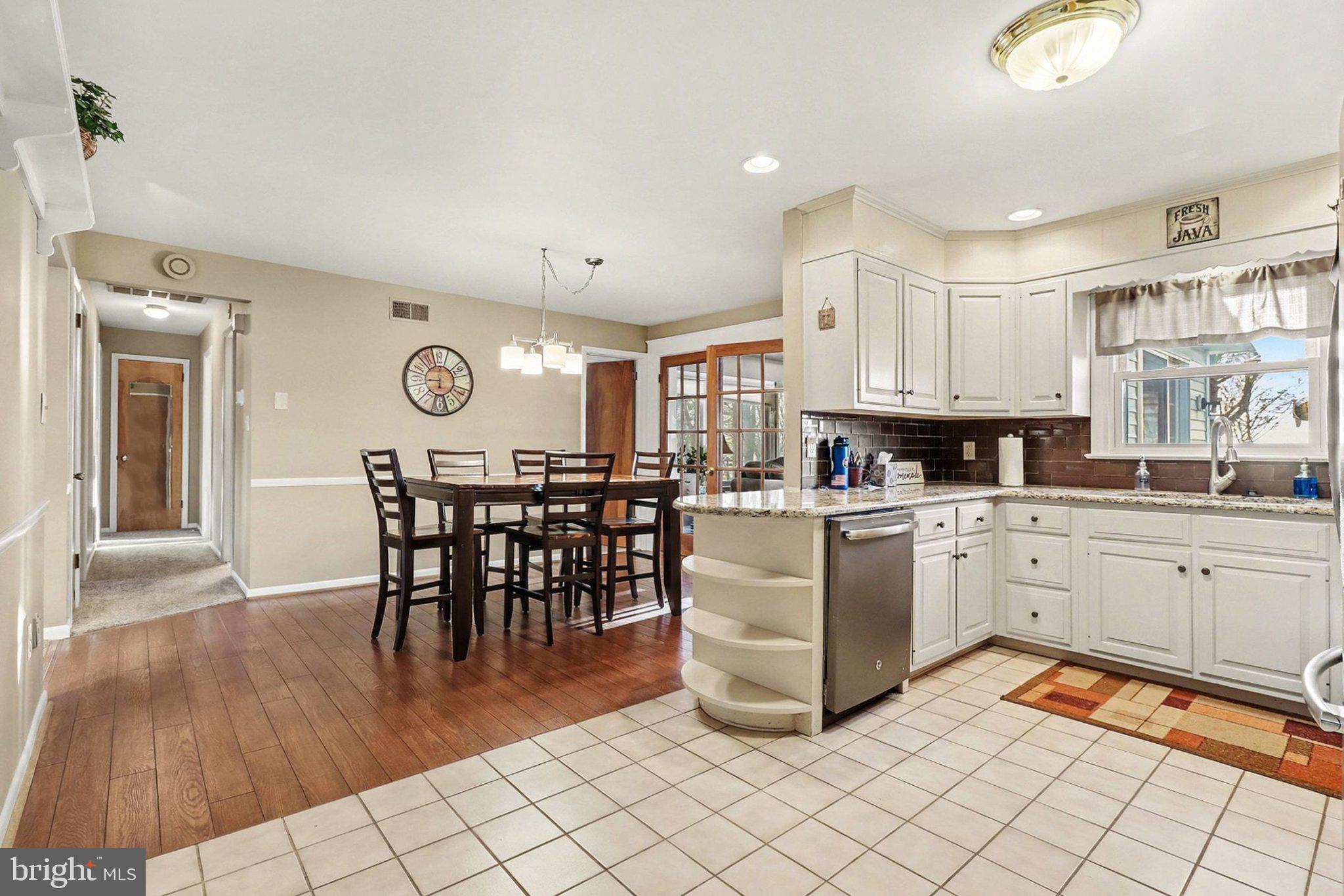 21 Dawn Avenue Akron, PA 17501 - Photo 10 of 37