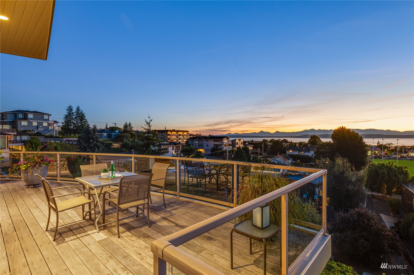 731 Bell Street Edmonds, WA 98020 - Photo 11 of 40 a view of a chairs and table on the terrace