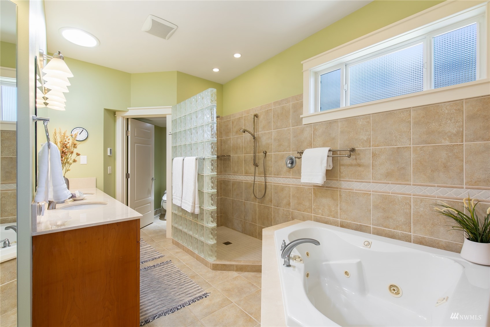 731 Bell Street Edmonds, WA 98020 - Photo 16 of 40 a bathroom with a bathtub sink and mirror