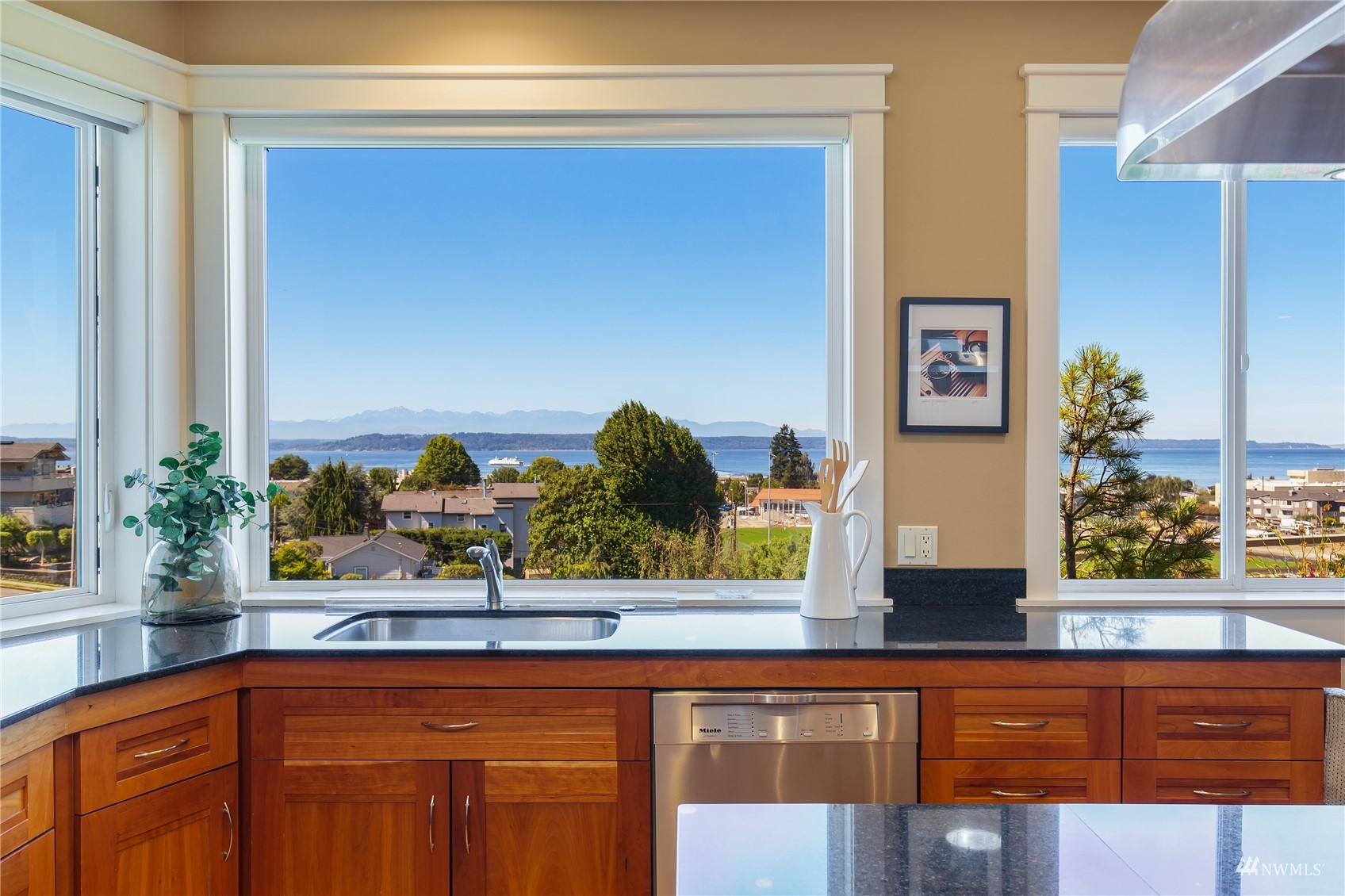731 Bell Street Edmonds, WA 98020 - Photo 10 of 40 a view of a window