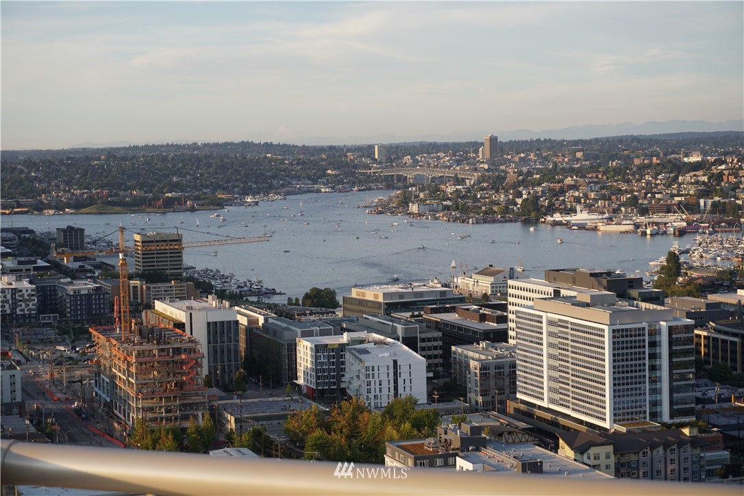 583 Battery Street, Unit 3003N Seattle, WA 98121 - Photo 2 of 21