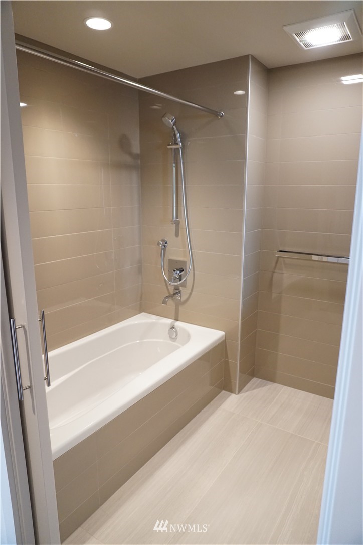 583 Battery Street, Unit 3003N Seattle, WA 98121 - Photo 12 of 21