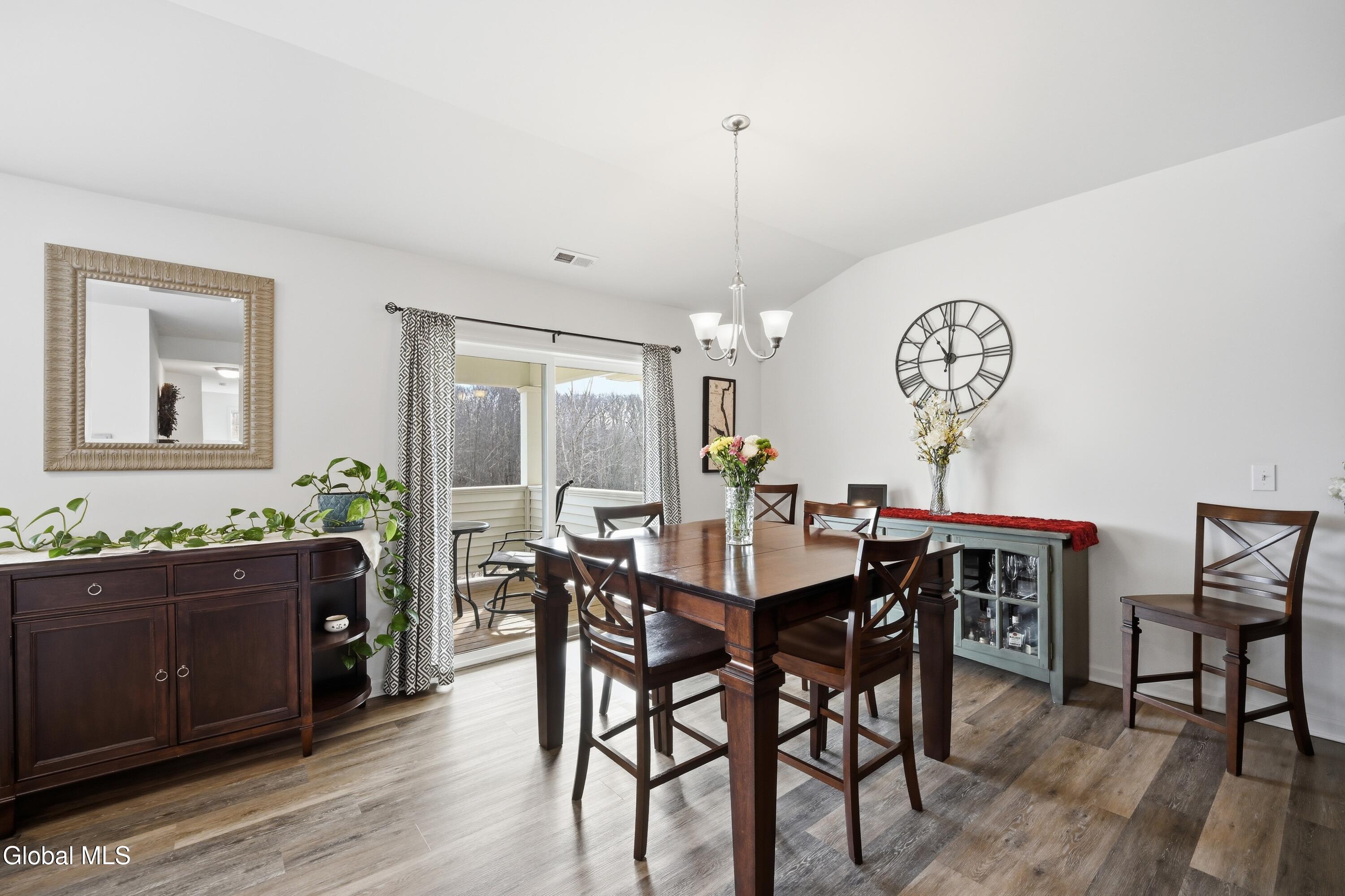 39 Jared Court Colonie, NY 12047 - Photo 13 of 33 16