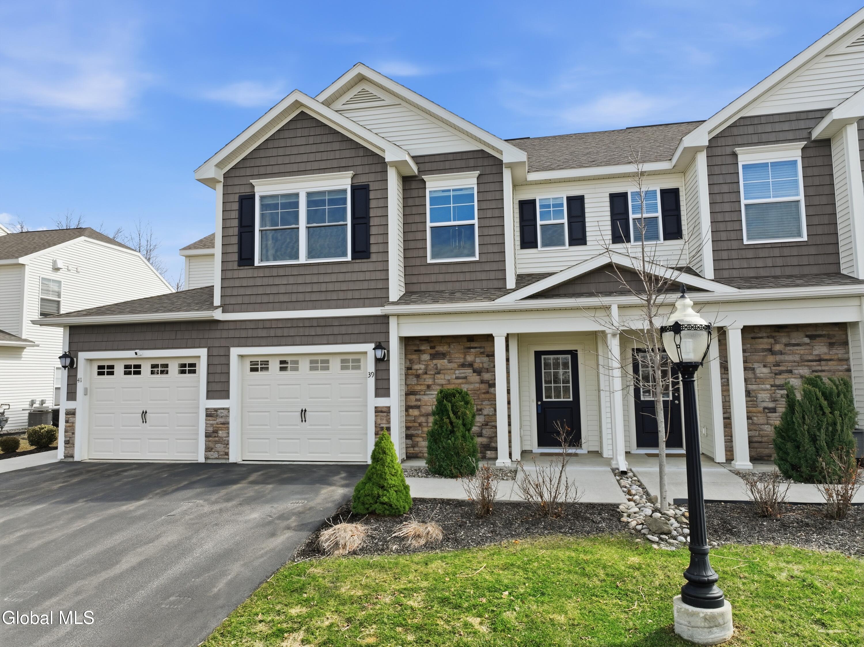 39 Jared Court Colonie, NY 12047 - Photo 2 of 33 2