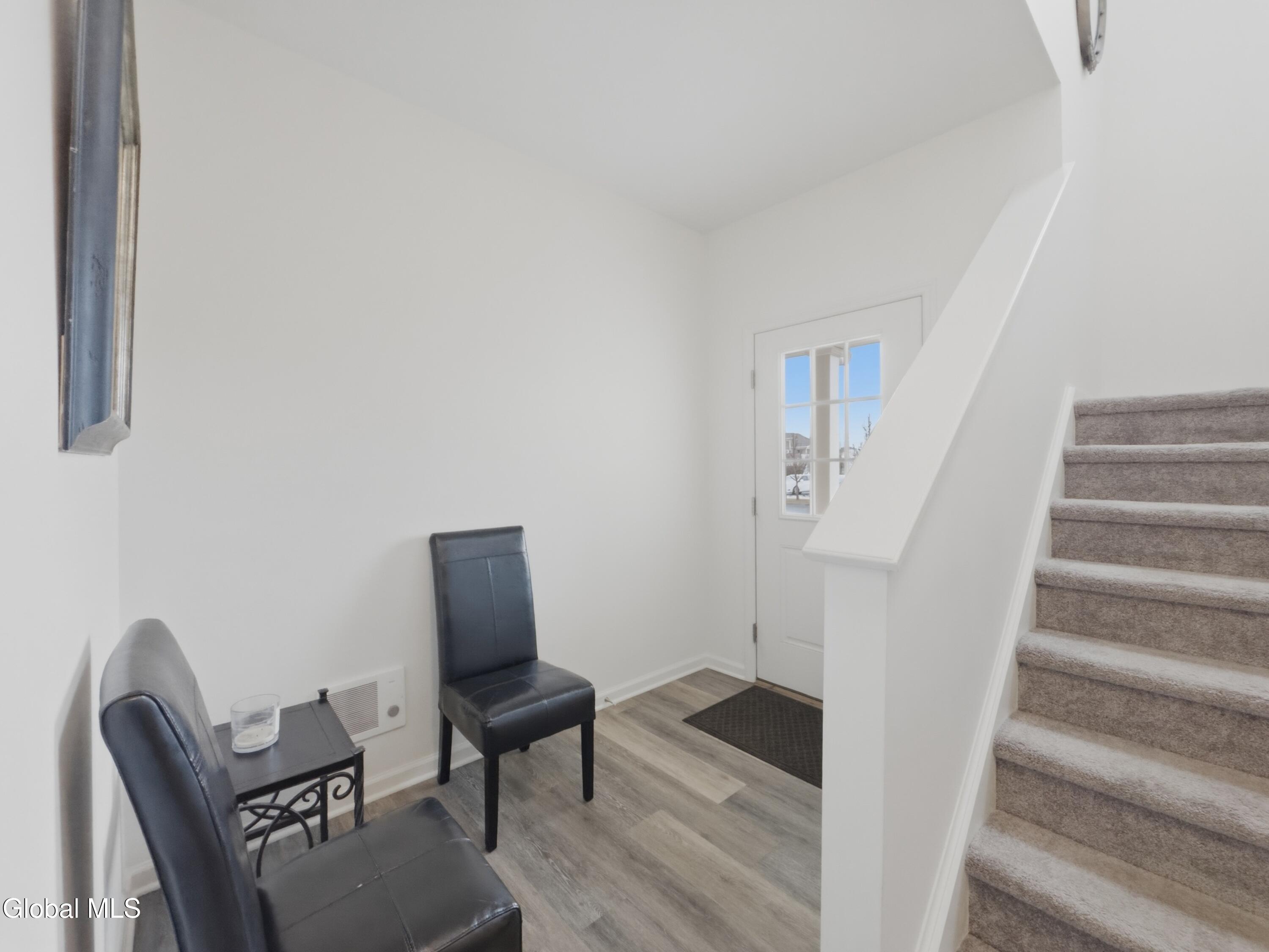 39 Jared Court Colonie, NY 12047 - Photo 5 of 33 3