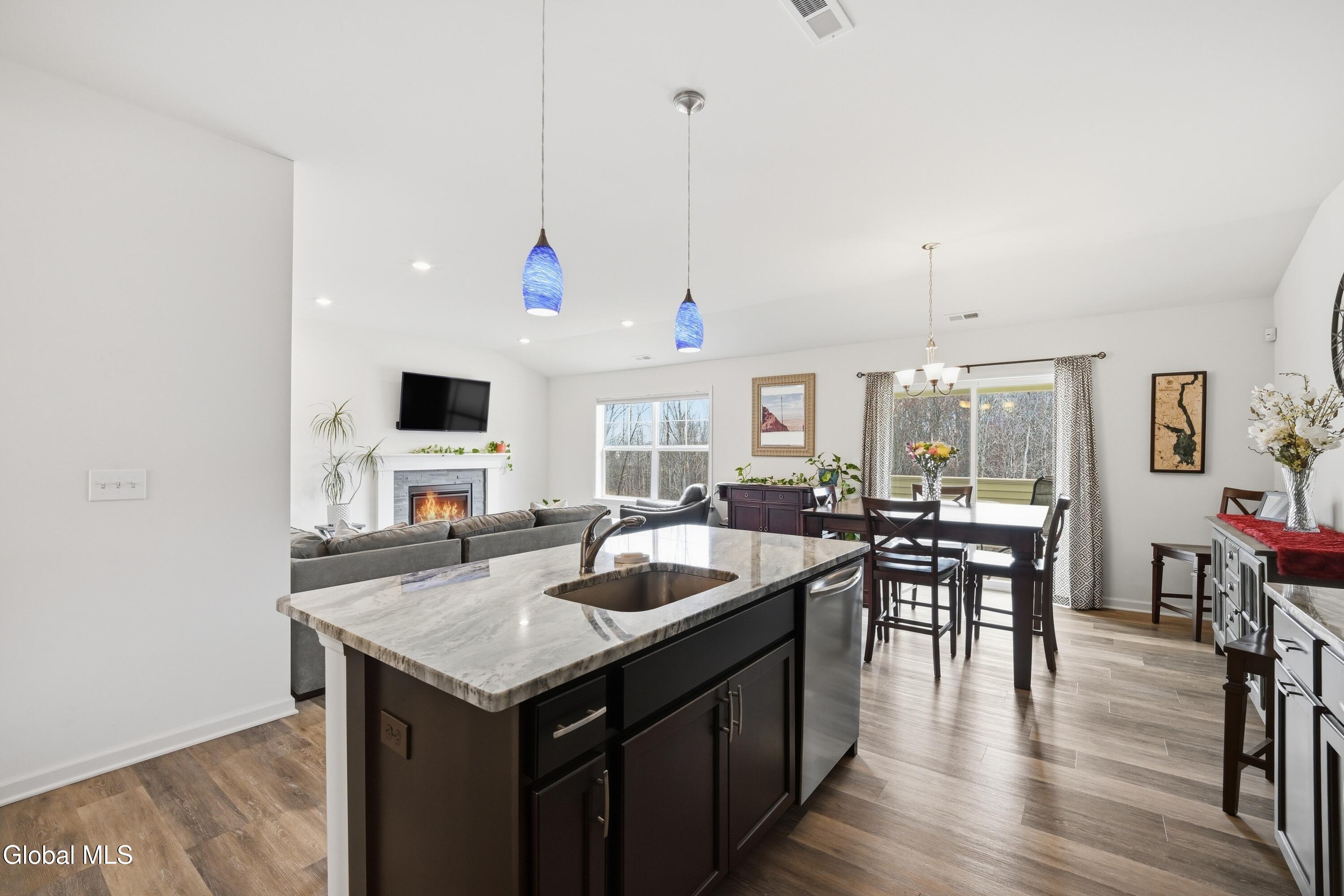 39 Jared Court Colonie, NY 12047 - Photo 9 of 33 13