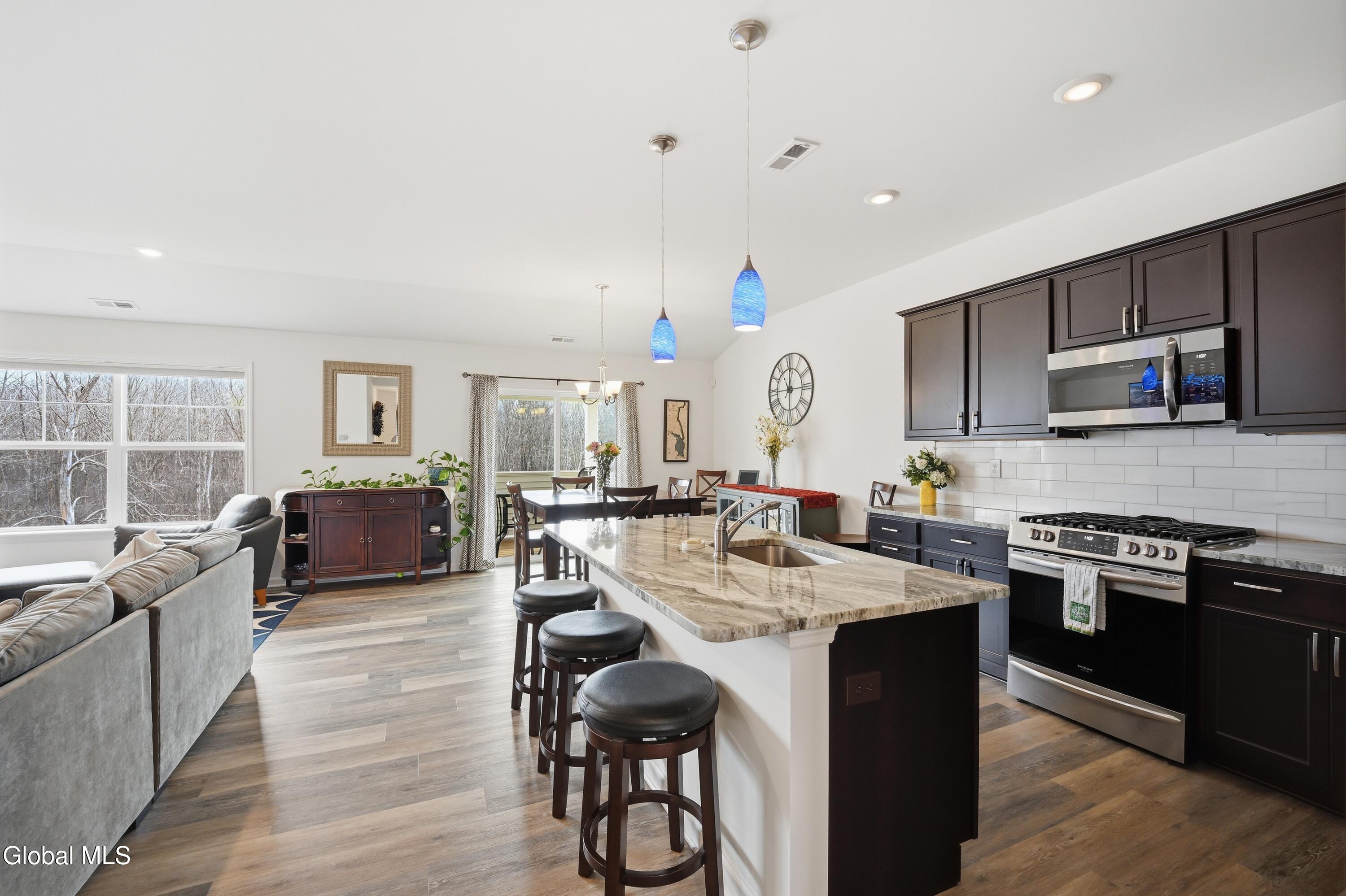 39 Jared Court Colonie, NY 12047 - Photo 10 of 33 12