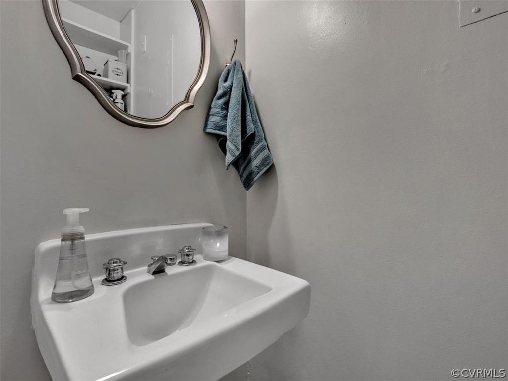 4140 Holcombe Road Richmond, VA 23234 - Photo 14 of 18 a bathroom with a sink and mirror