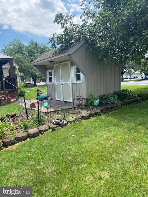210 Kennedy Court Hanover, PA 17331 - Photo 11 of 38 Garden shed