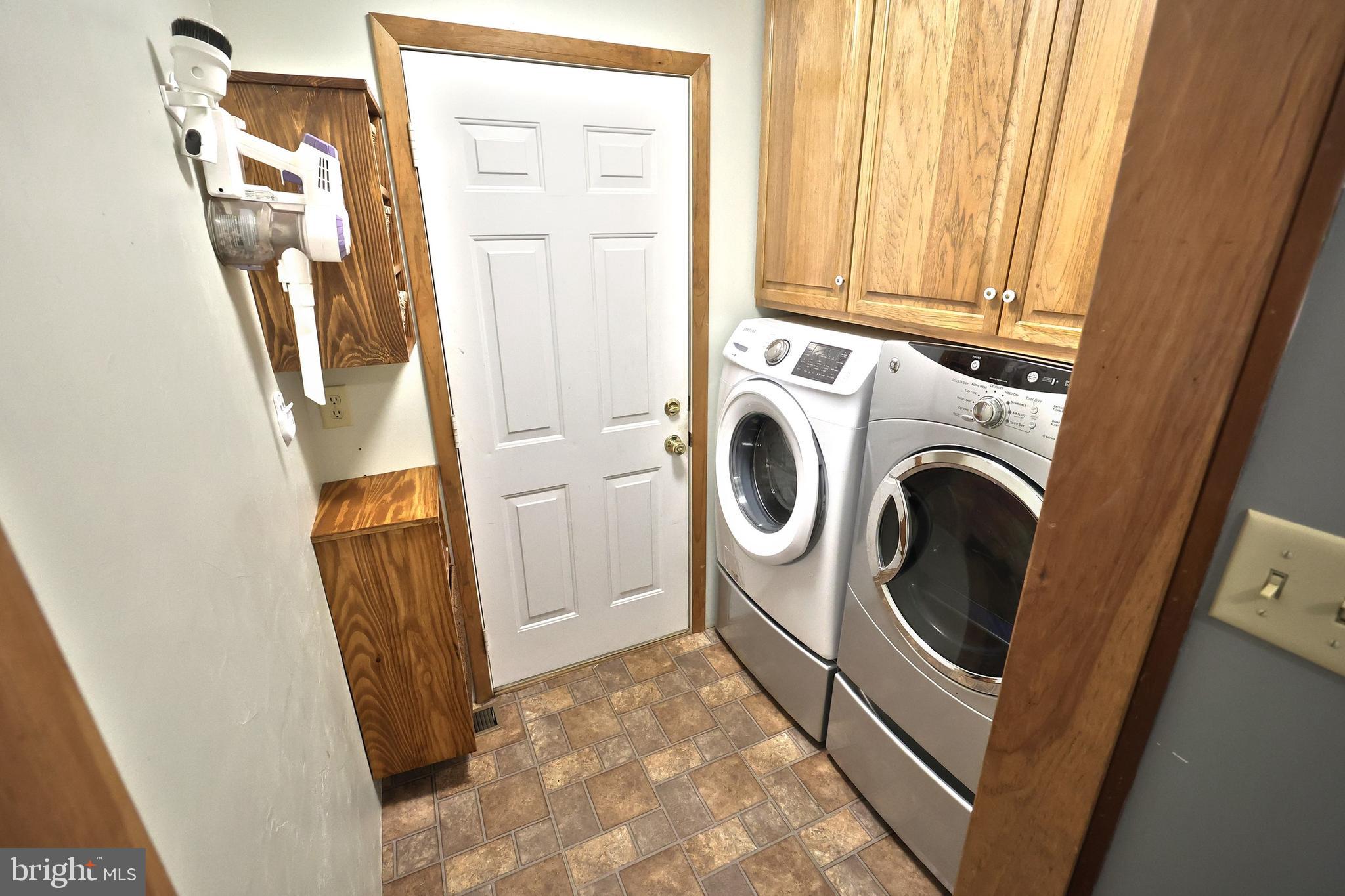 210 Kennedy Court Hanover, PA 17331 - Photo 32 of 38 1st floor laundry