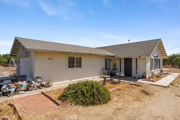 $1,750,000 | 10454 East Clarkson Avenue, Kingsburg, CA 93631