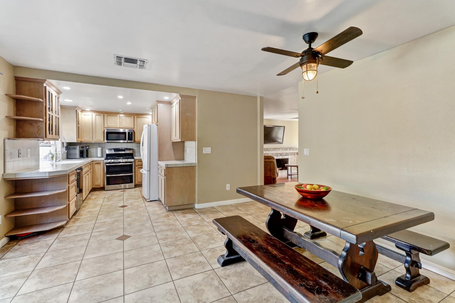 6511 Mossview Way Citrus Heights, CA 95621 - Photo 10 of 48