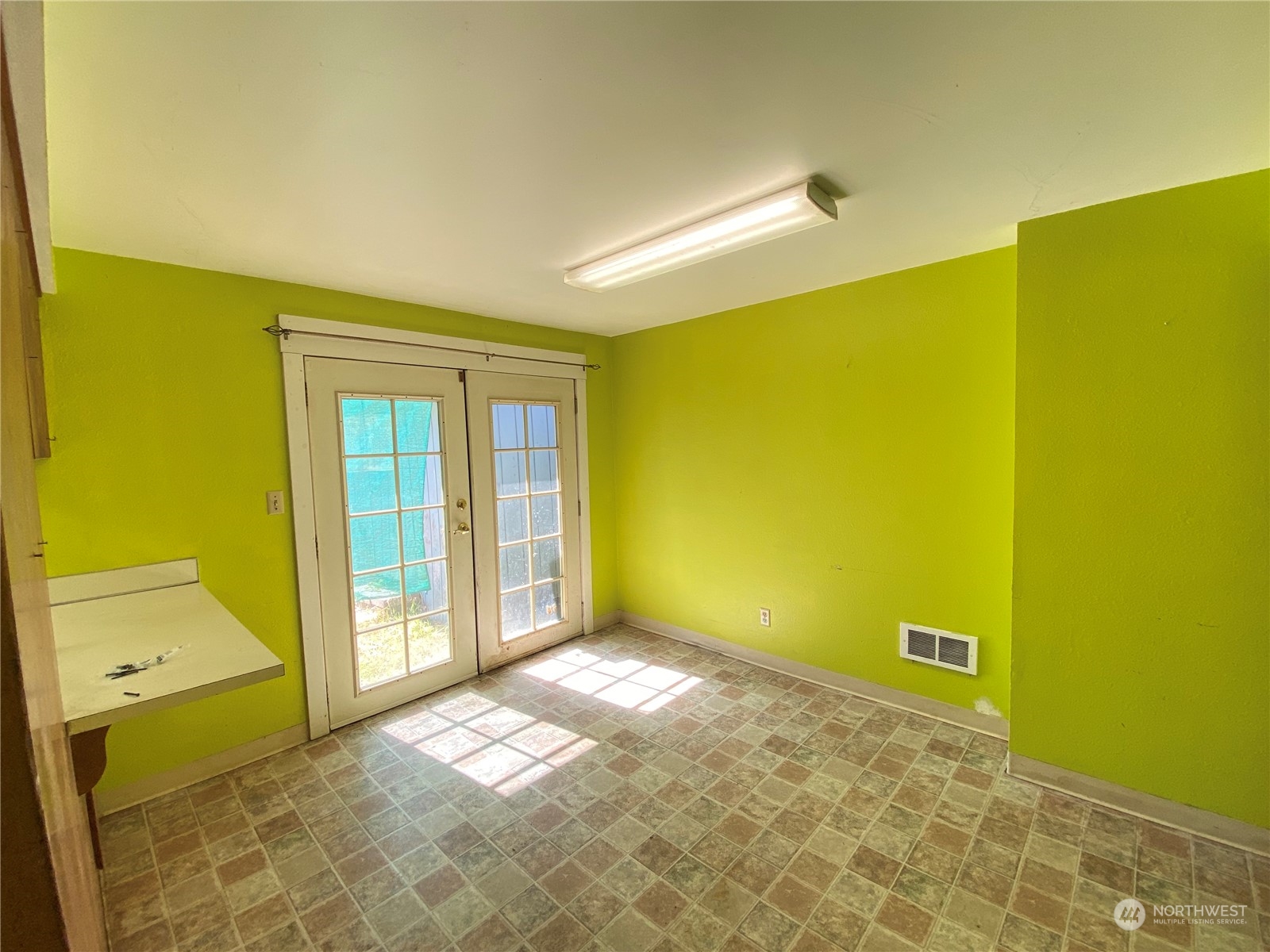 148 Ramsey Road Chehalis, WA 98532 - Photo 8 of 30 a view of a big room with windows