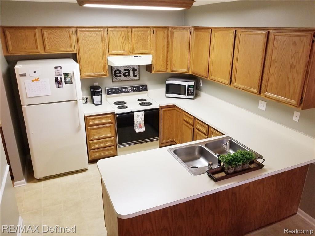15340 Roxbury Circle, Unit 72 Macomb, MI 48044 - Photo 17 of 26 20171106_102707.jpg