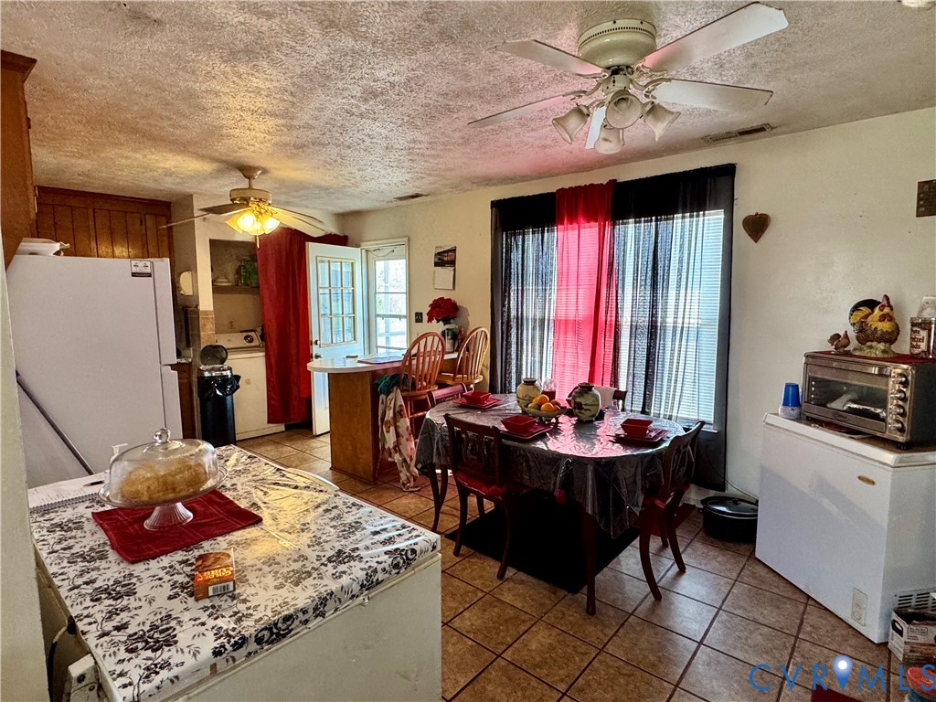 13531 Raynor Road Ivor, VA 23866 - Photo 7 of 16 a living room with furniture and a window