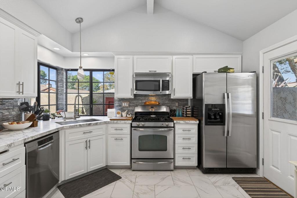 3712 Via Pacifica Walk Oxnard, CA 93035 - Photo 9 of 41