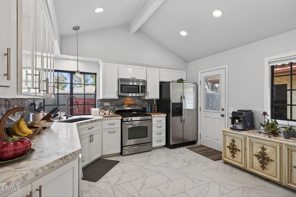 3712 Via Pacifica Walk Oxnard, CA 93035 - Photo 10 of 41