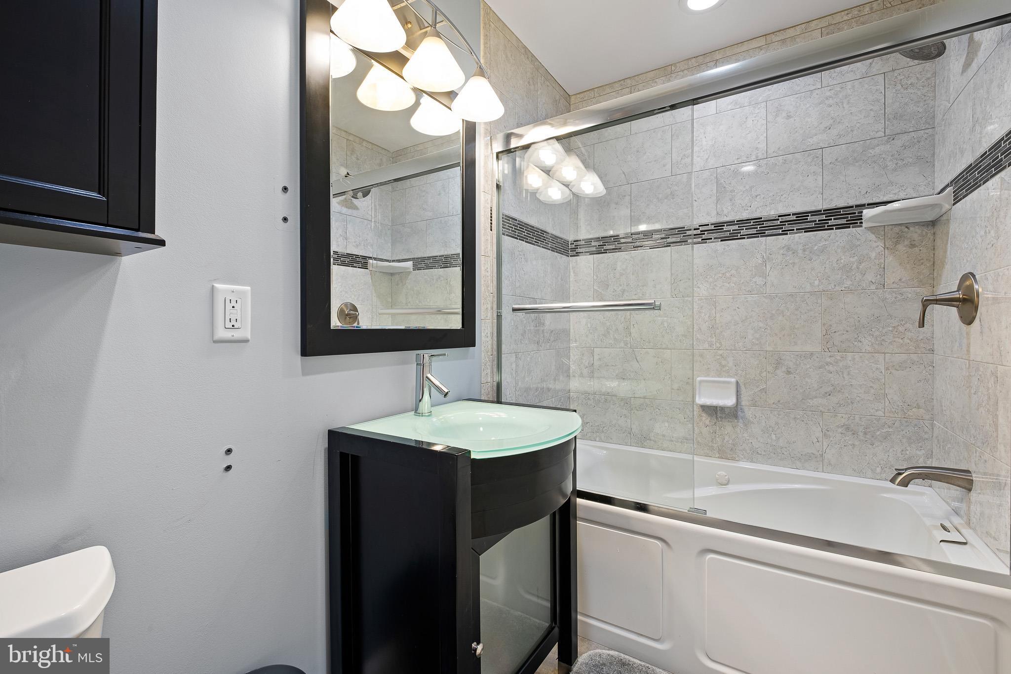 314 Concord Road Glen Mills, PA 19342 - Photo 31 of 42 a bathroom with a sink mirror toilet and bathtub